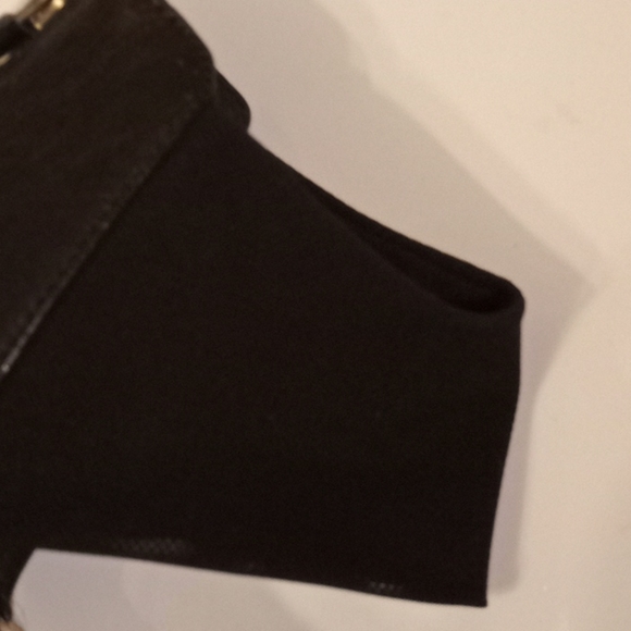 Eileen Fisher black leather flats - Picture 8 of 8